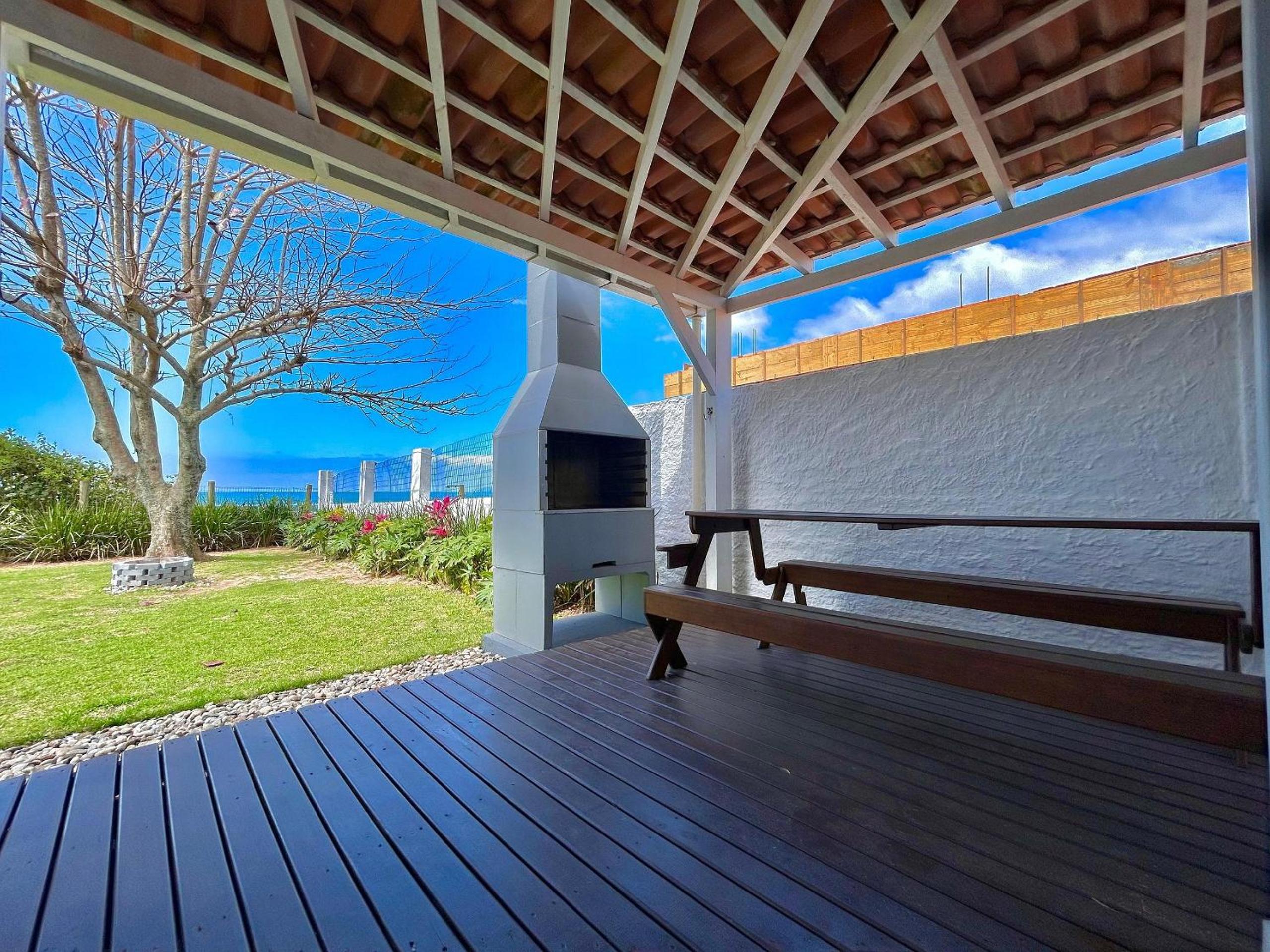149 - Casa pé na areia Mariscal com 04 dormitórios