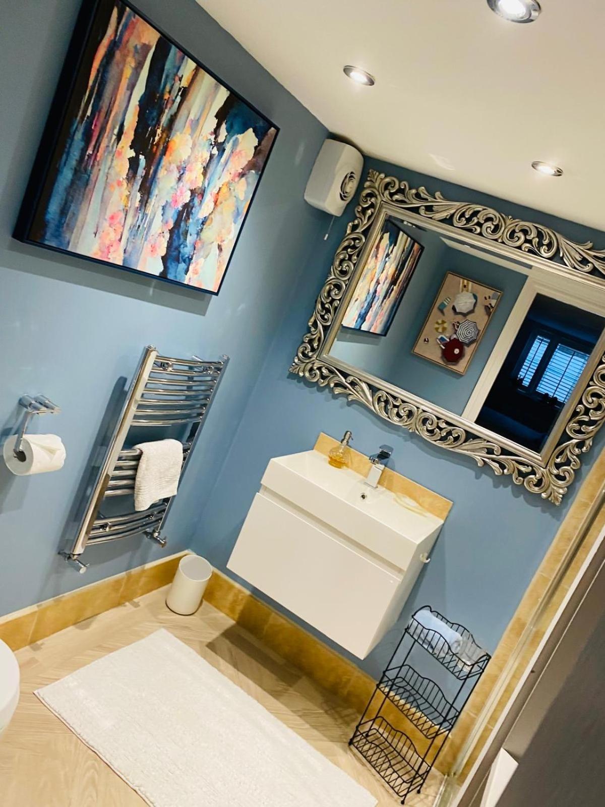Award Winning Elegant luxurious refurbished meticulous 3 Bed