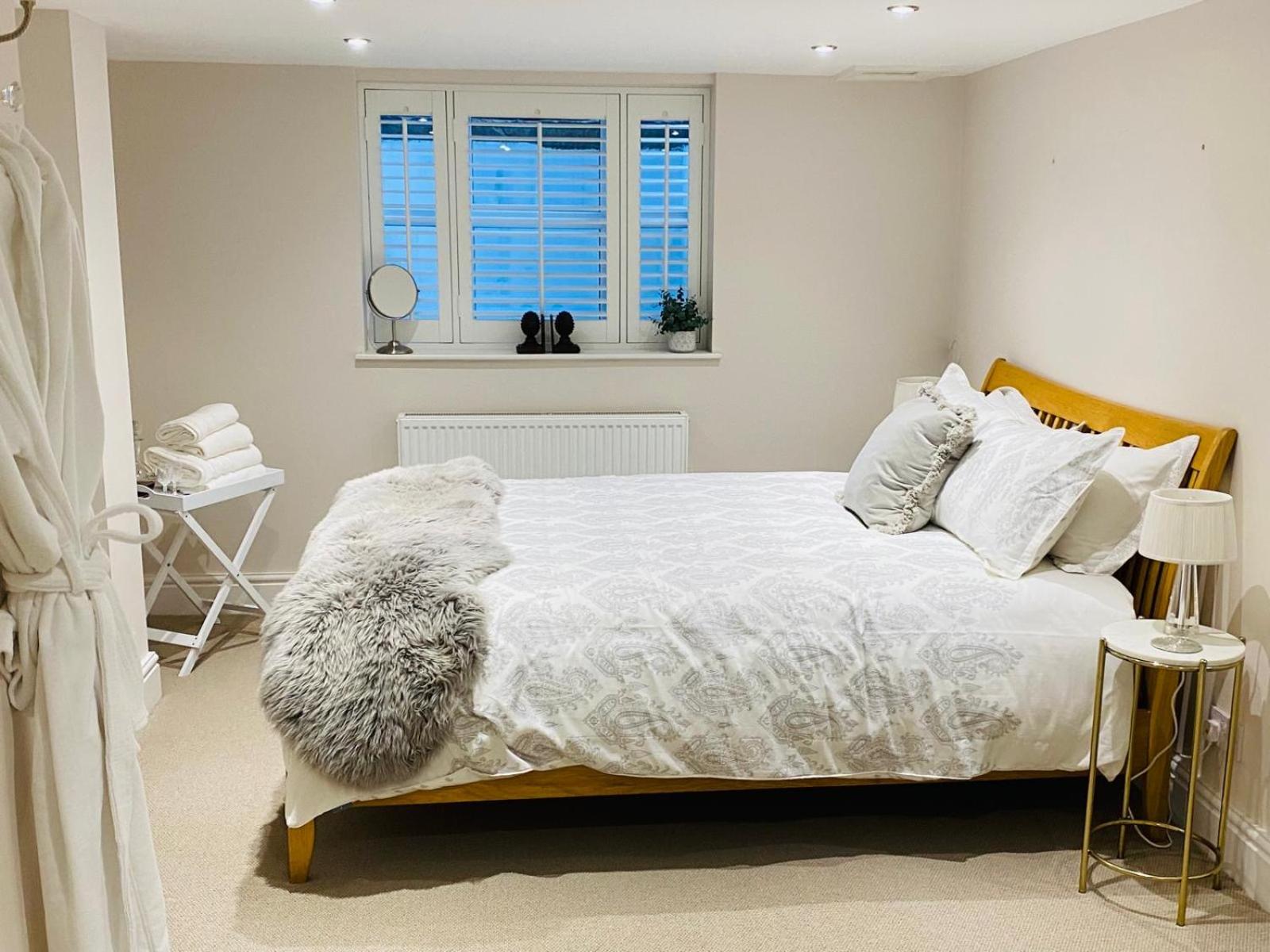 Award Winning Elegant luxurious refurbished meticulous 3 Bed