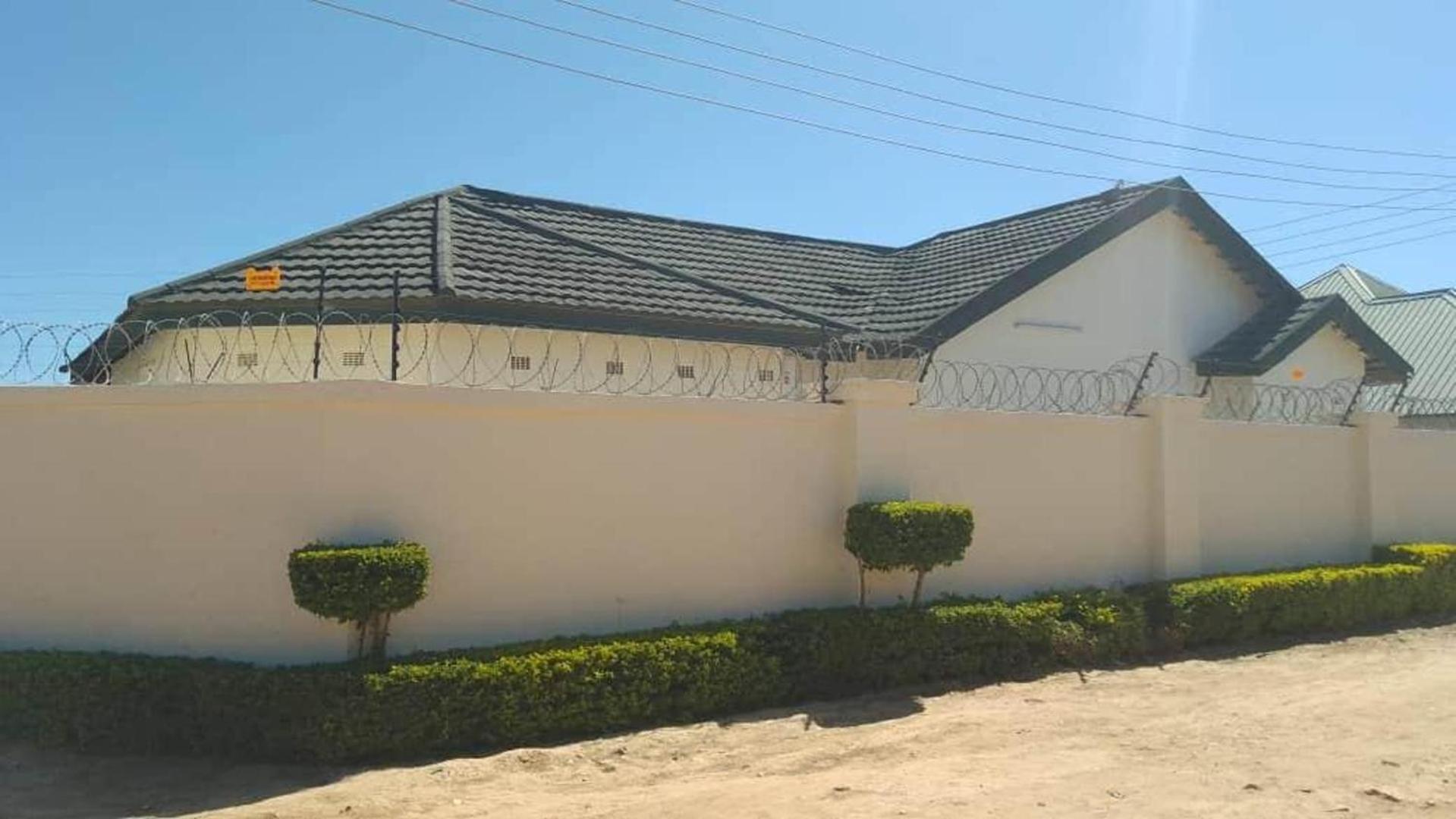 3 Bed House - Sleeps 6 - Garden - Parking - Wifi view 2