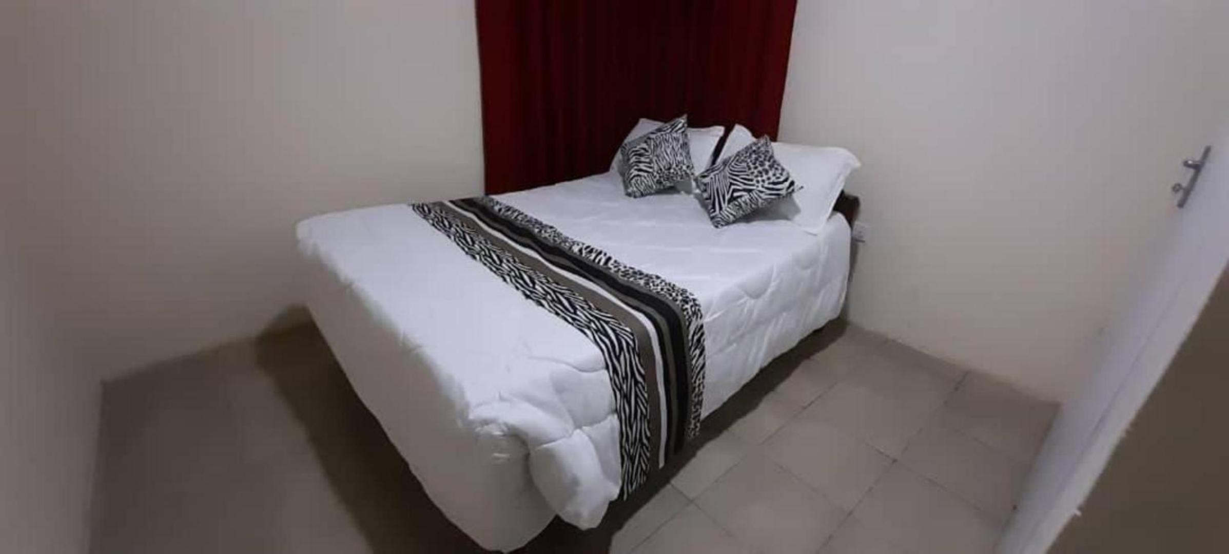 3 Bed House - Sleeps 6 - Garden - Parking - Wifi view 4