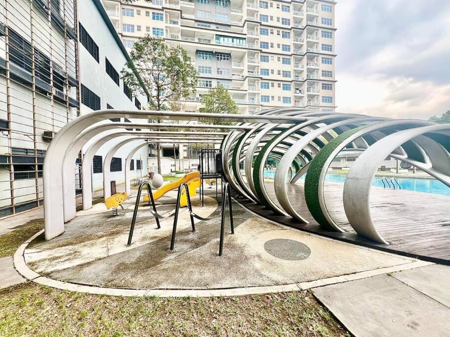 SD 1-10Pax Puchong Sky Pod Residence IOI Mall WiFi view 4