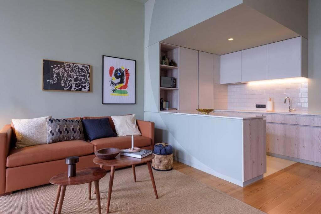 Gilreu Beach Duplex Apartments in Foz by LuxiStay view 5