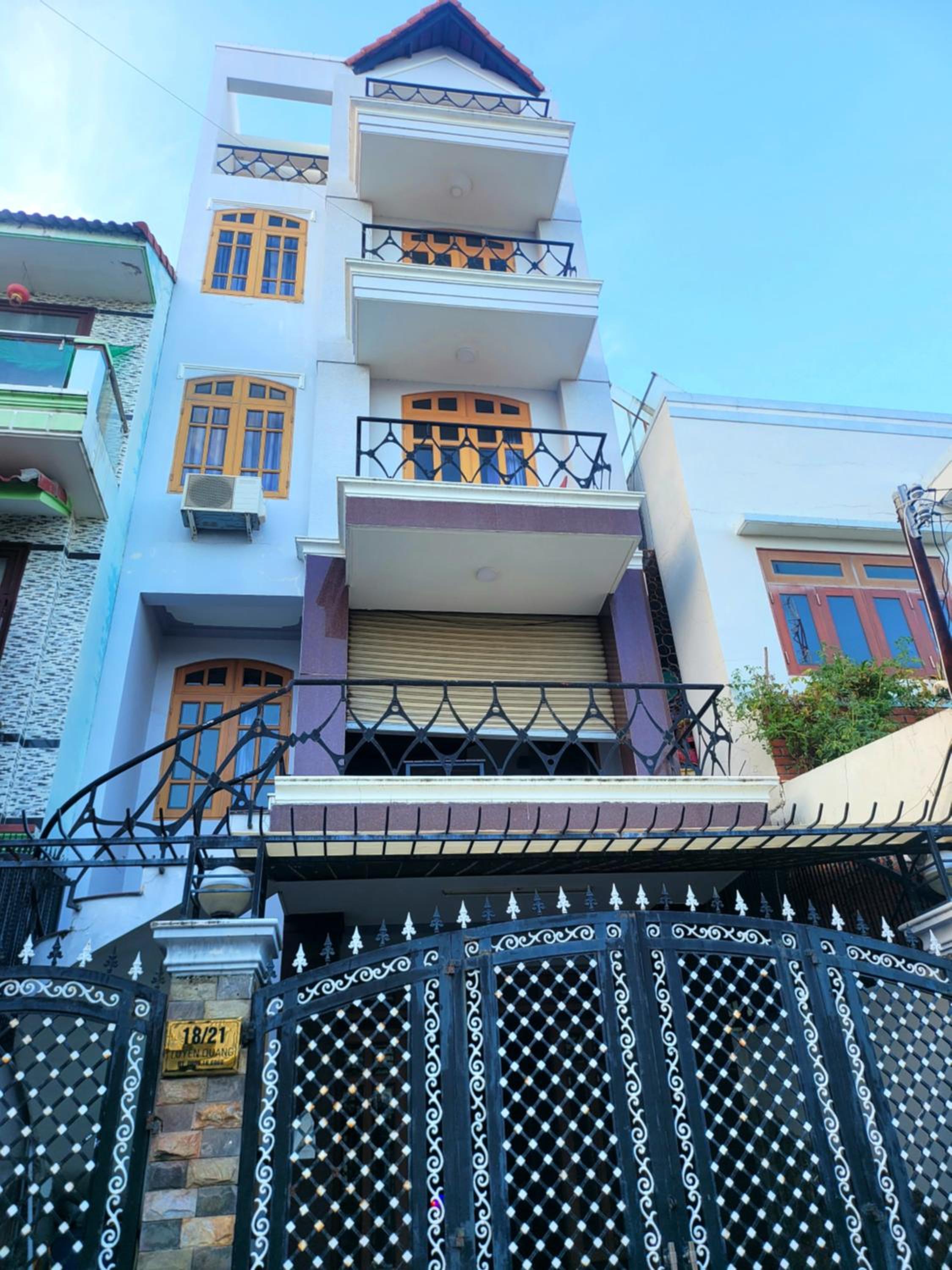 SAM HOUSE