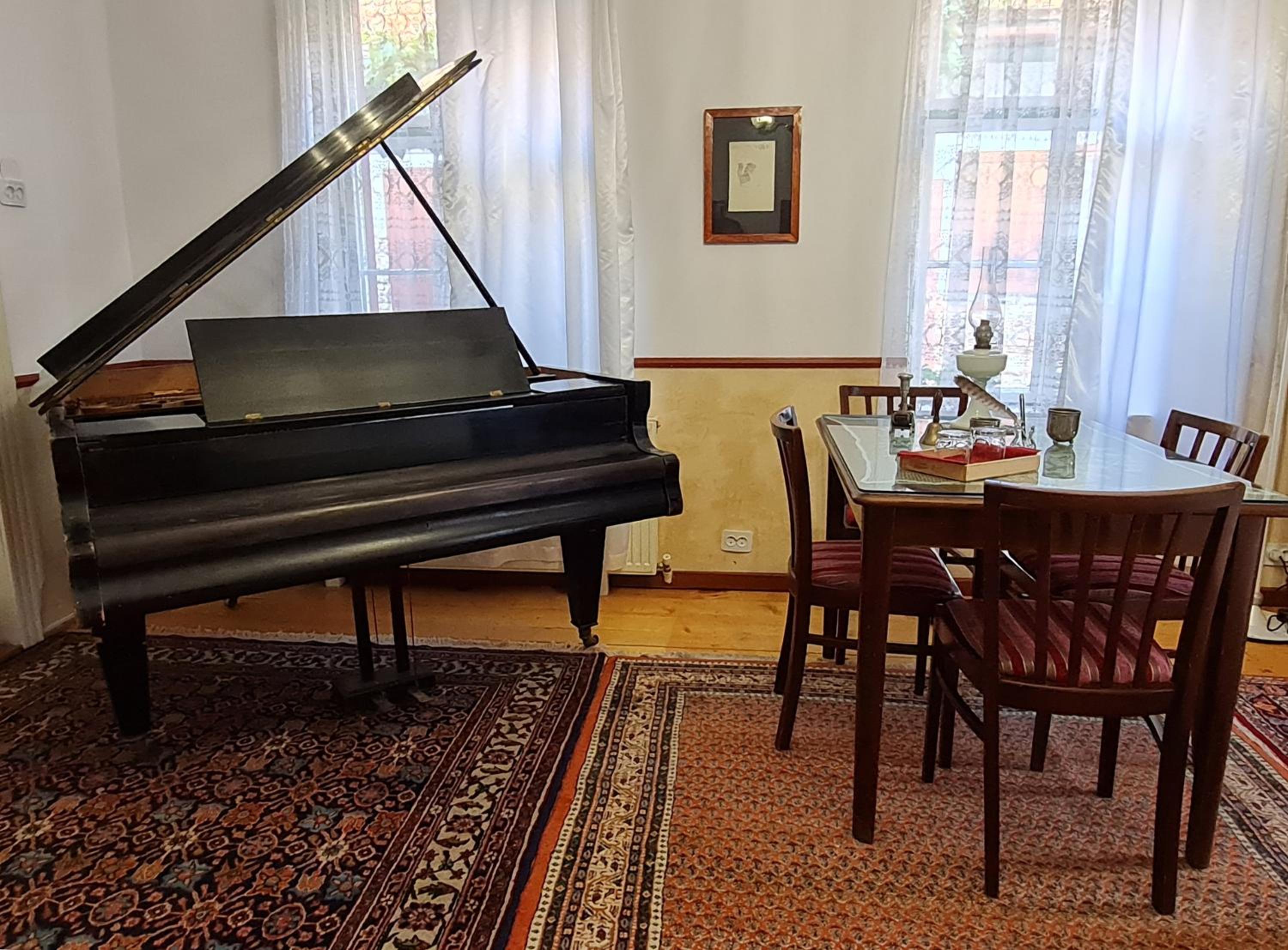 Photo 18