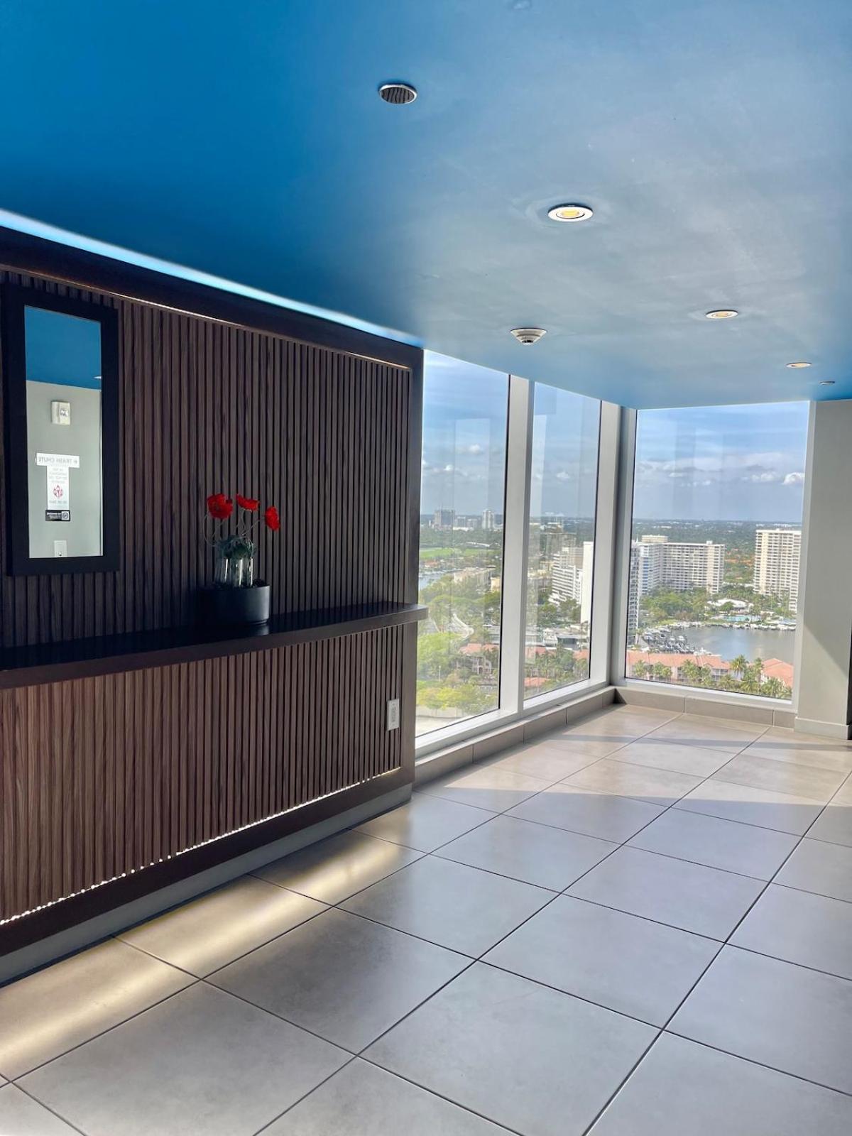 2 Bed 2 Bath With Amazing Bay View And Luxury Pool