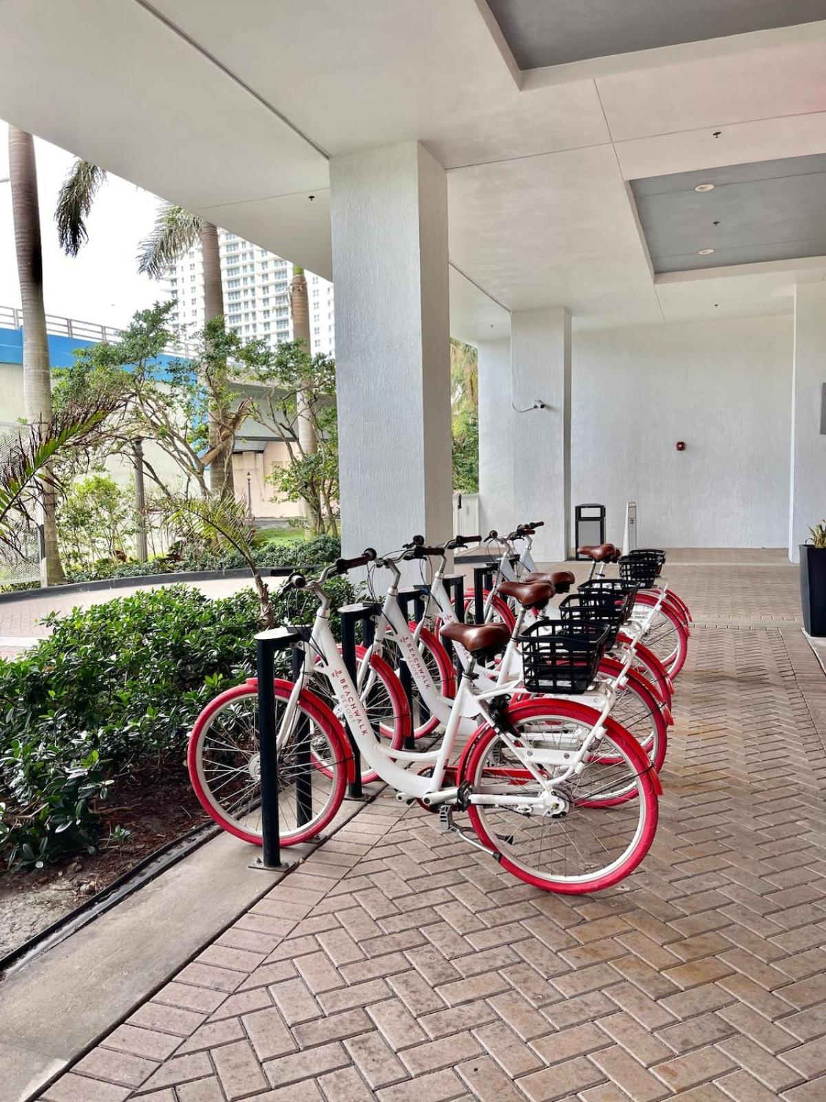 2 Bed 2 Bath With Amazing Bay View And Luxury Pool