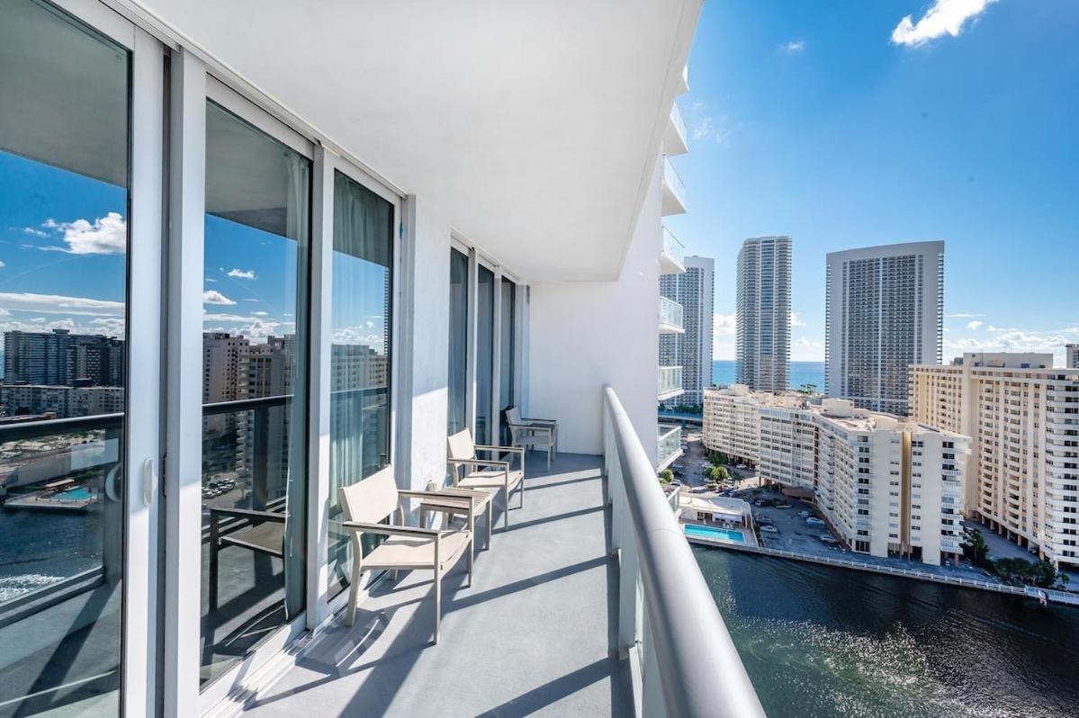 2 Bed 2 Bath With Amazing Bay View And Luxury Pool