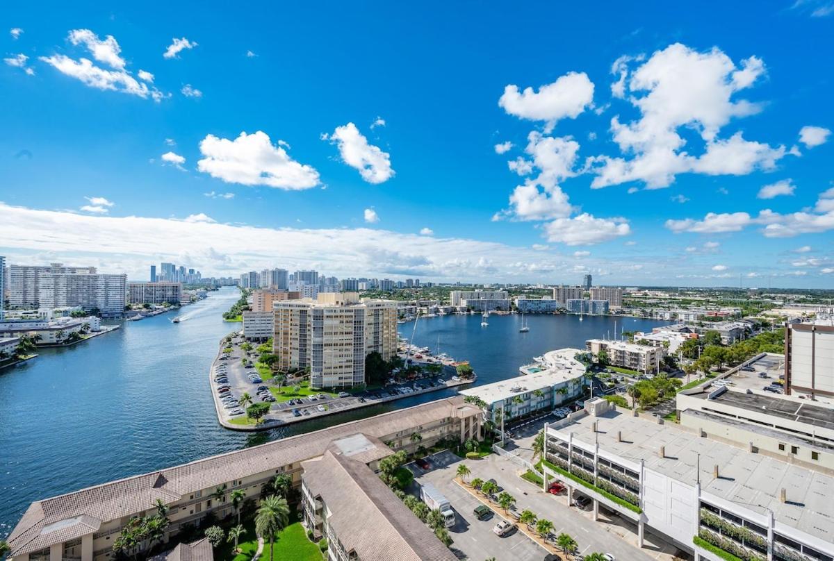 2 Bed 2 Bath With Amazing Bay View And Luxury Pool