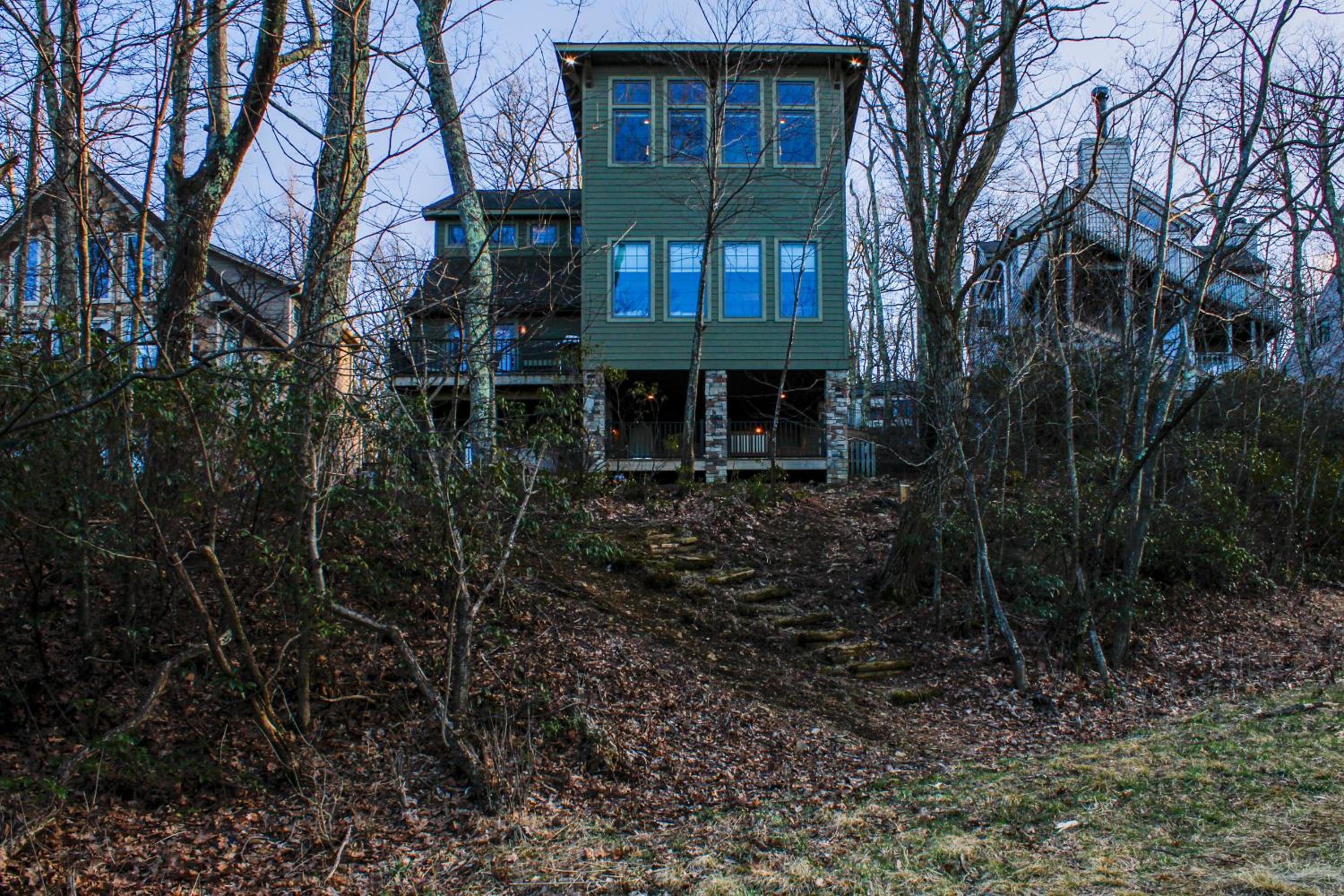 Luxury Retreat @ WTG: Mtn View, Sauna, Central! view 4