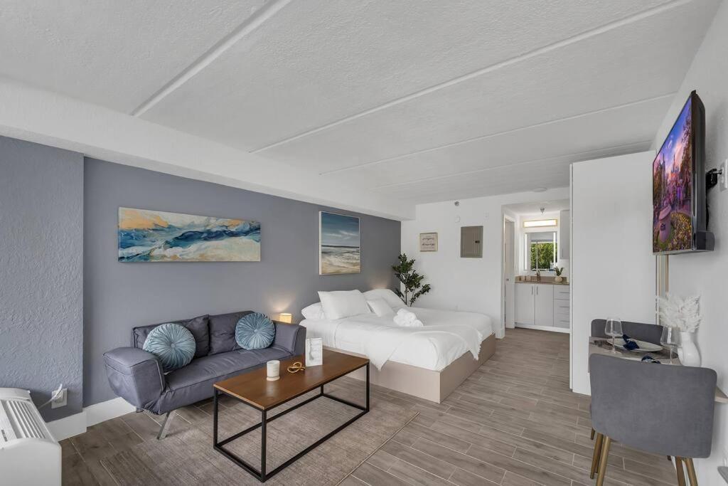 Delightful Studio 7 min to Disney wPool Free Park view 2