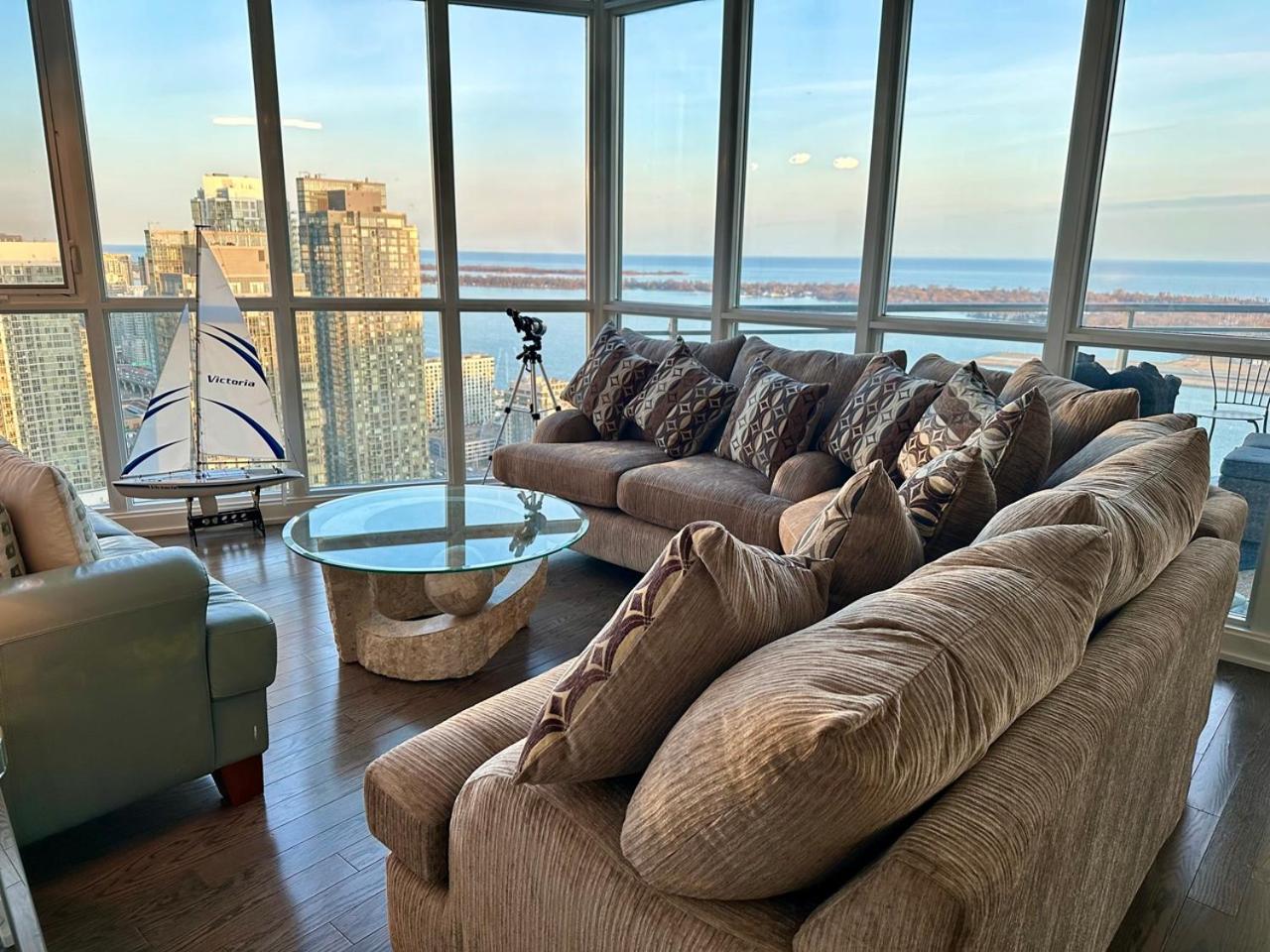 City/Lake view 2-storey condo w/parking