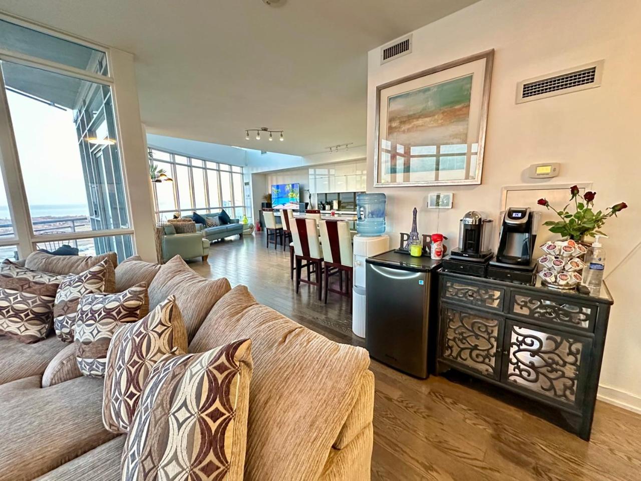 City/Lake view 2-storey condo w/parking