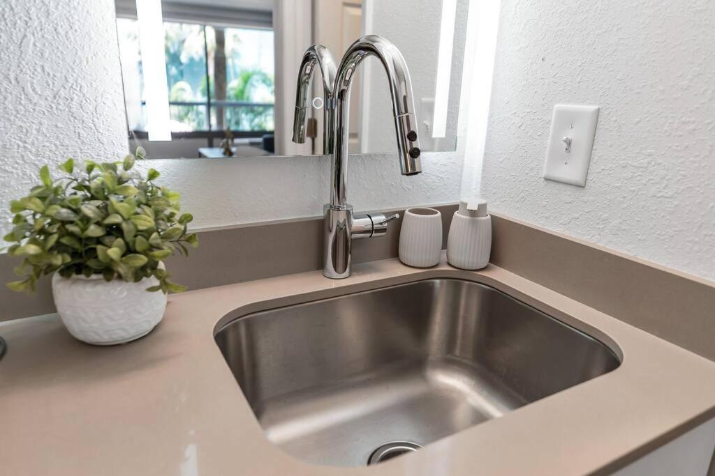 Refreshing Studio 7 min t Disney wPool & Free Park view 2