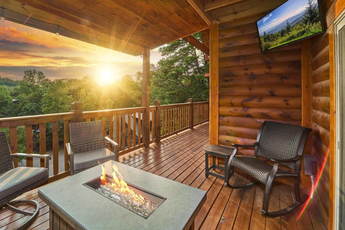 In & Out Pool, Near Dollywood, Game Room, Luxury view 5