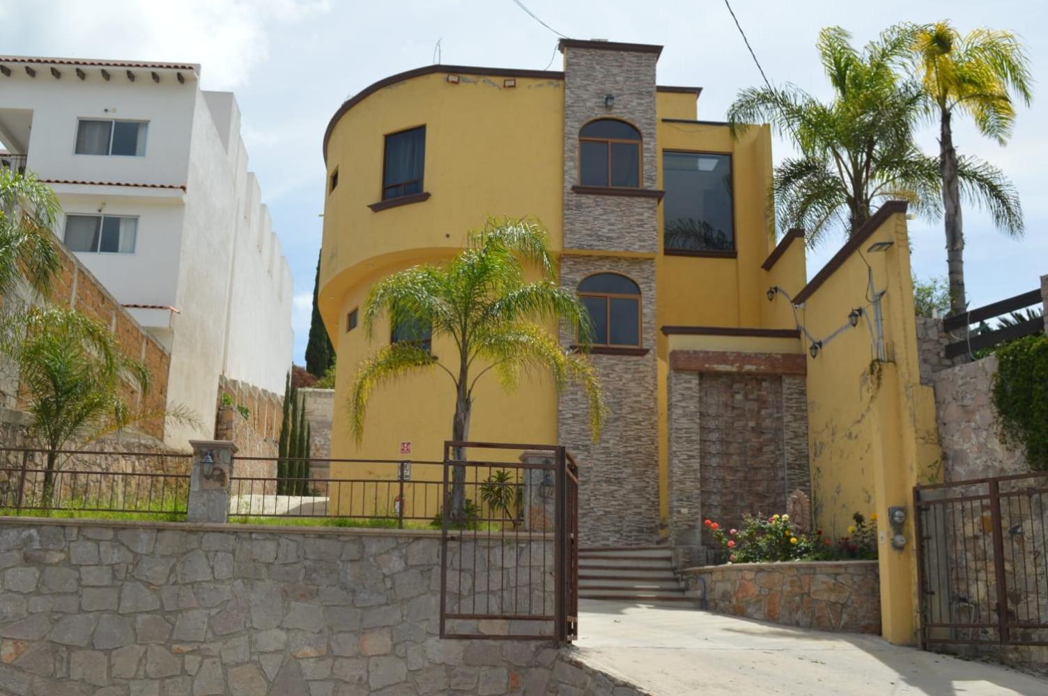 Hotel Guadalupe Bernal - Image 1