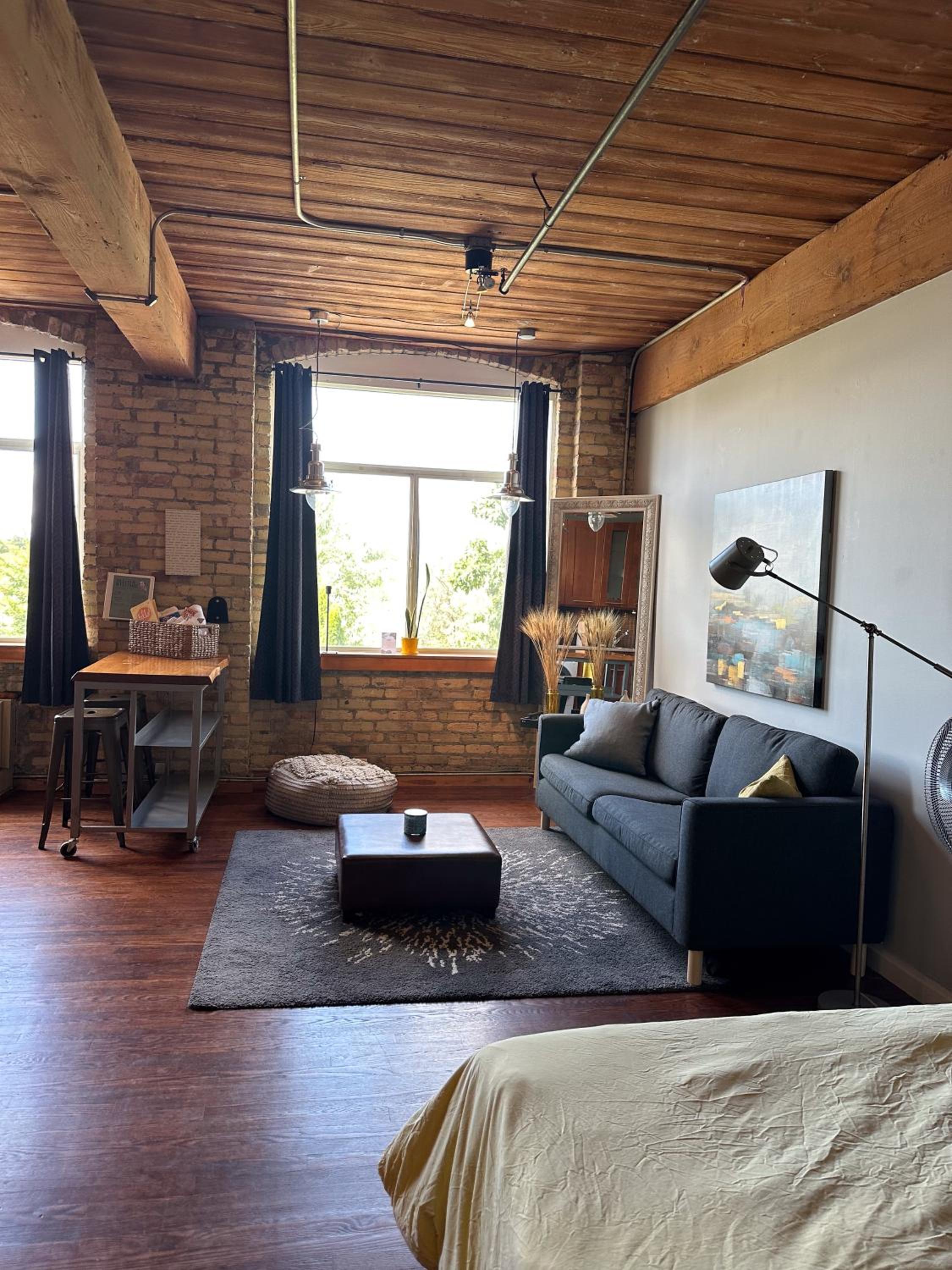 Cozy West End Studio