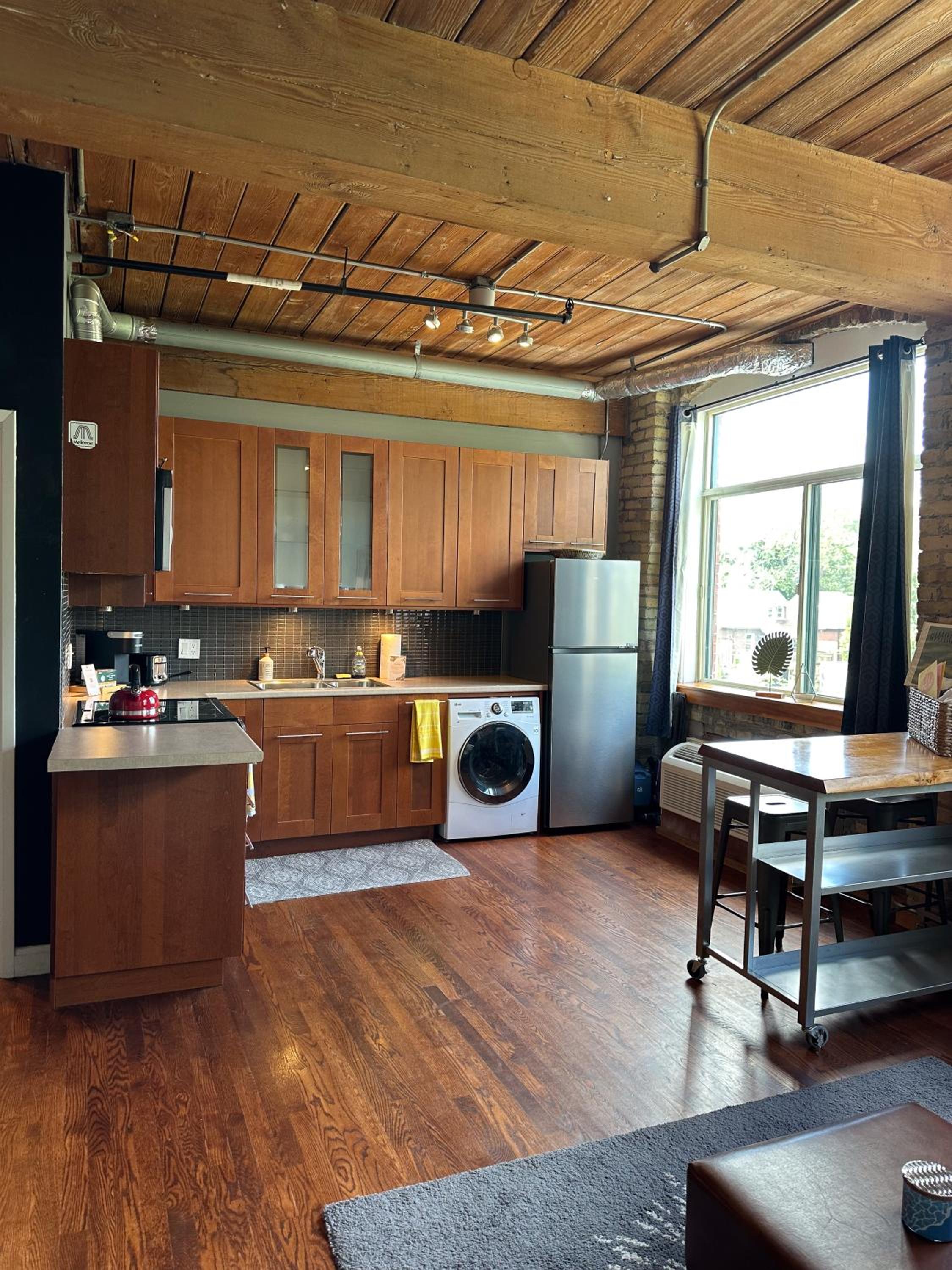 Cozy West End Studio