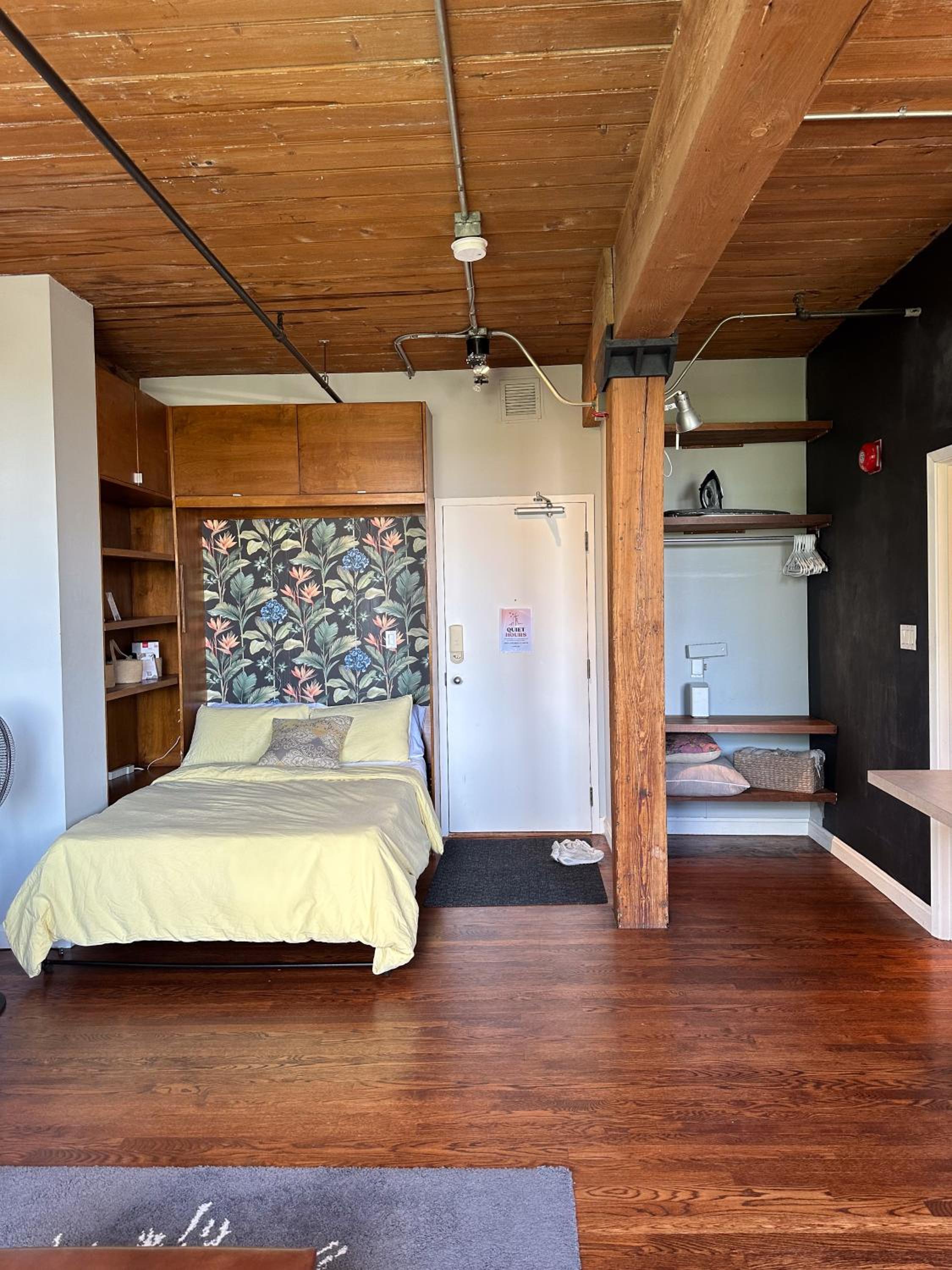 Cozy West End Studio
