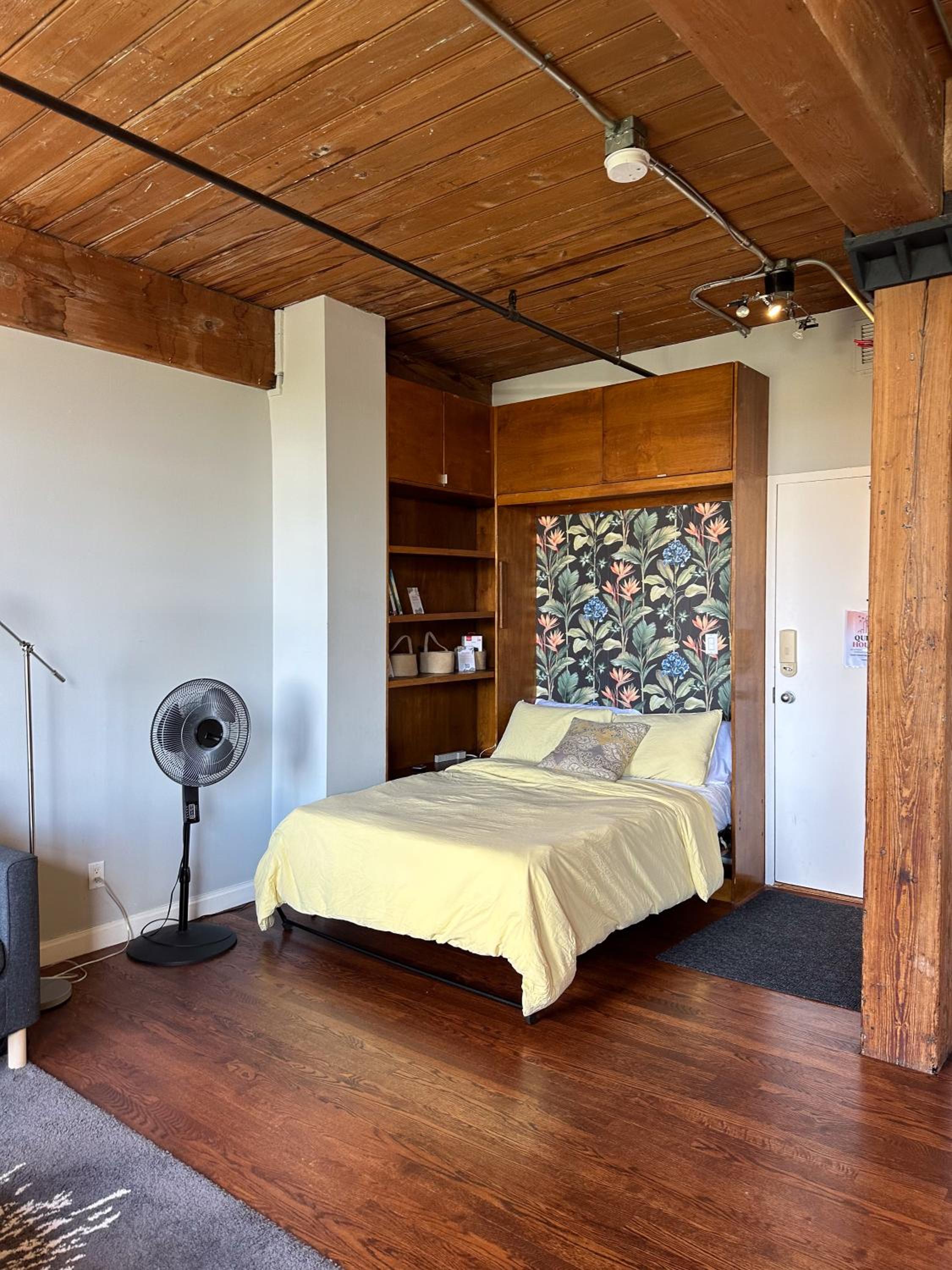 Cozy West End Studio