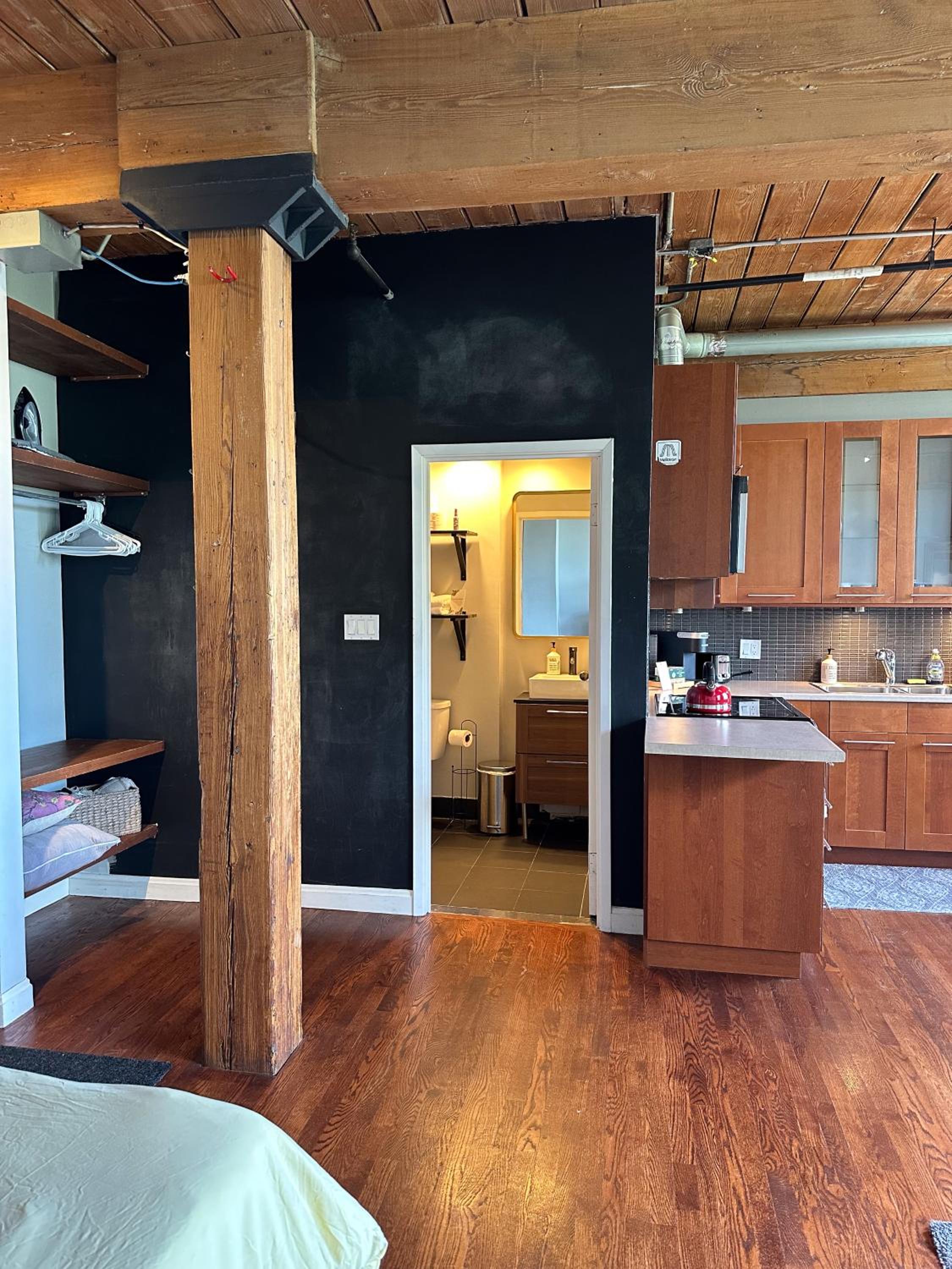 Cozy West End Studio
