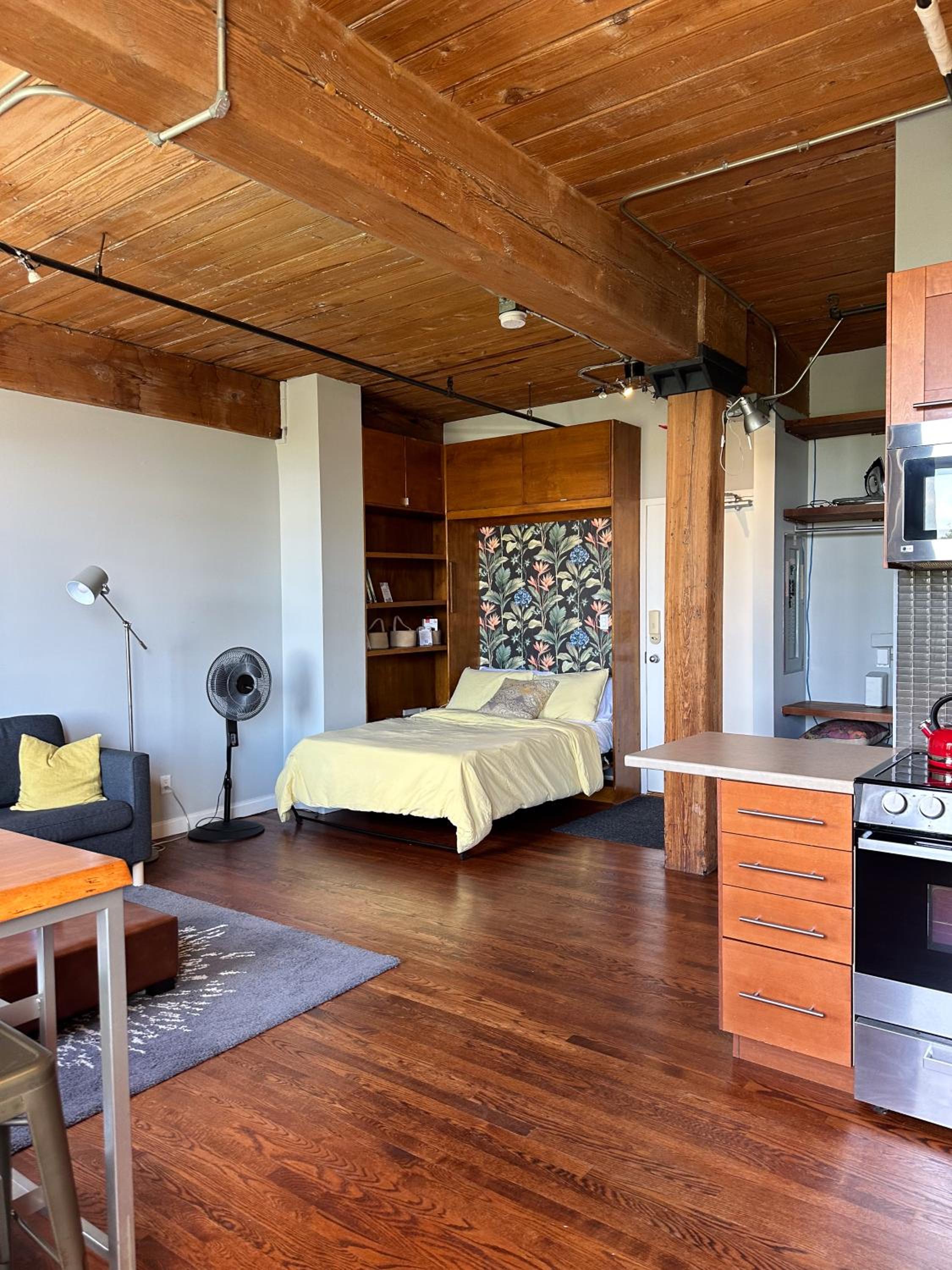 Cozy West End Studio