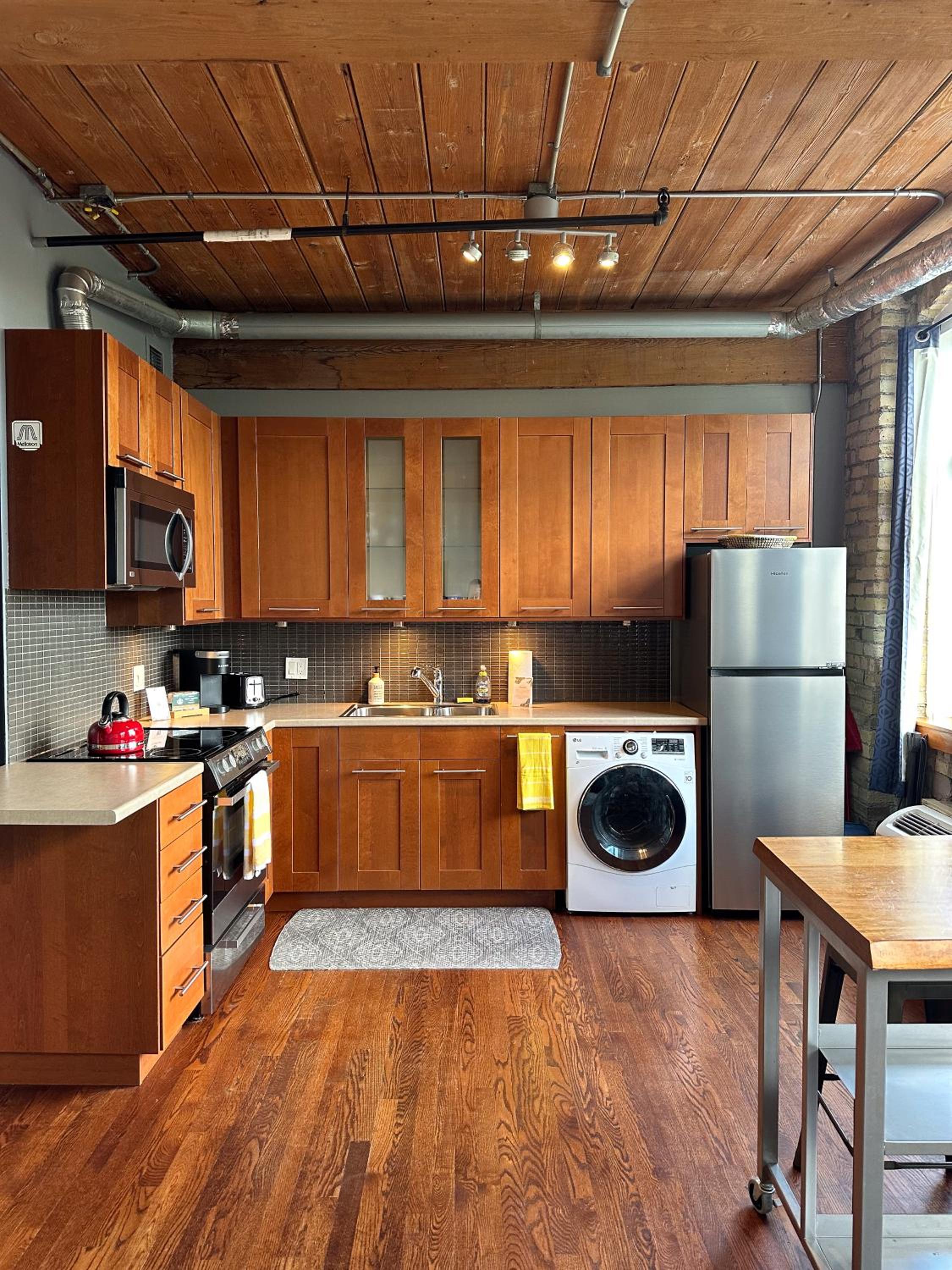 Cozy West End Studio