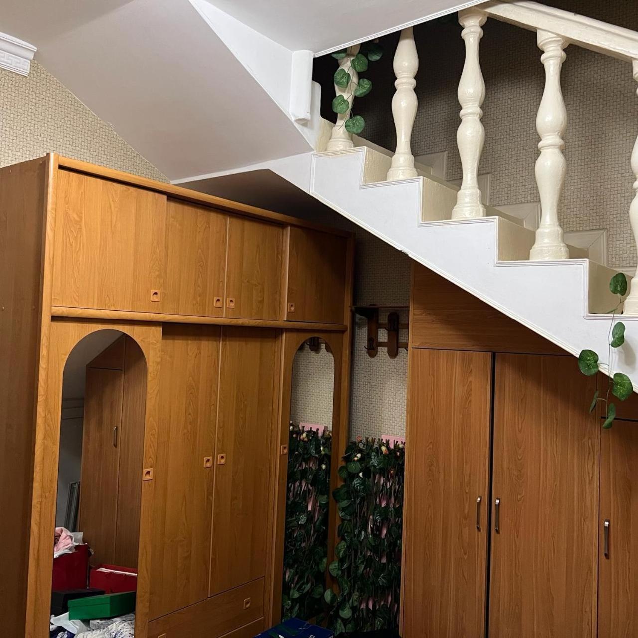 khalglar dosthlugu hostel
