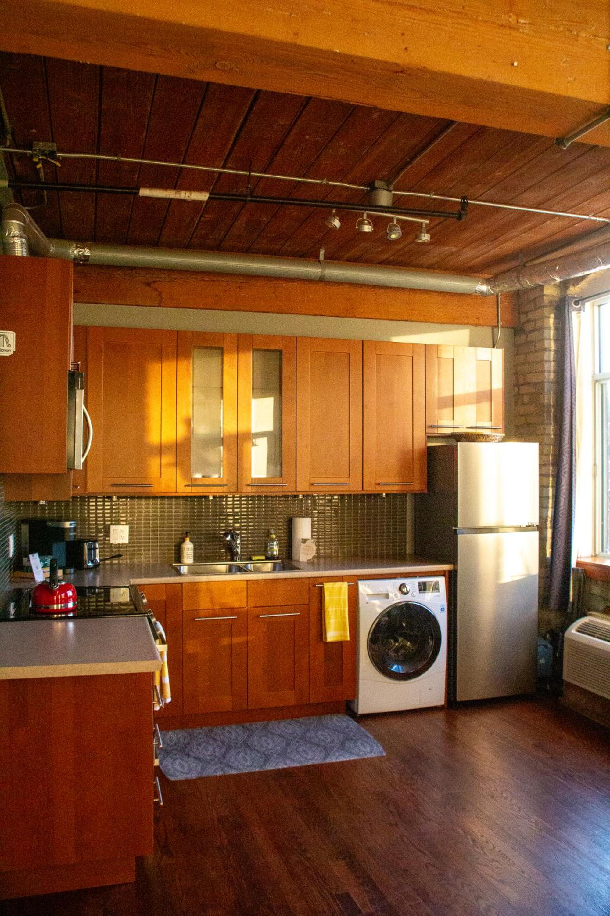 Cozy West End Studio