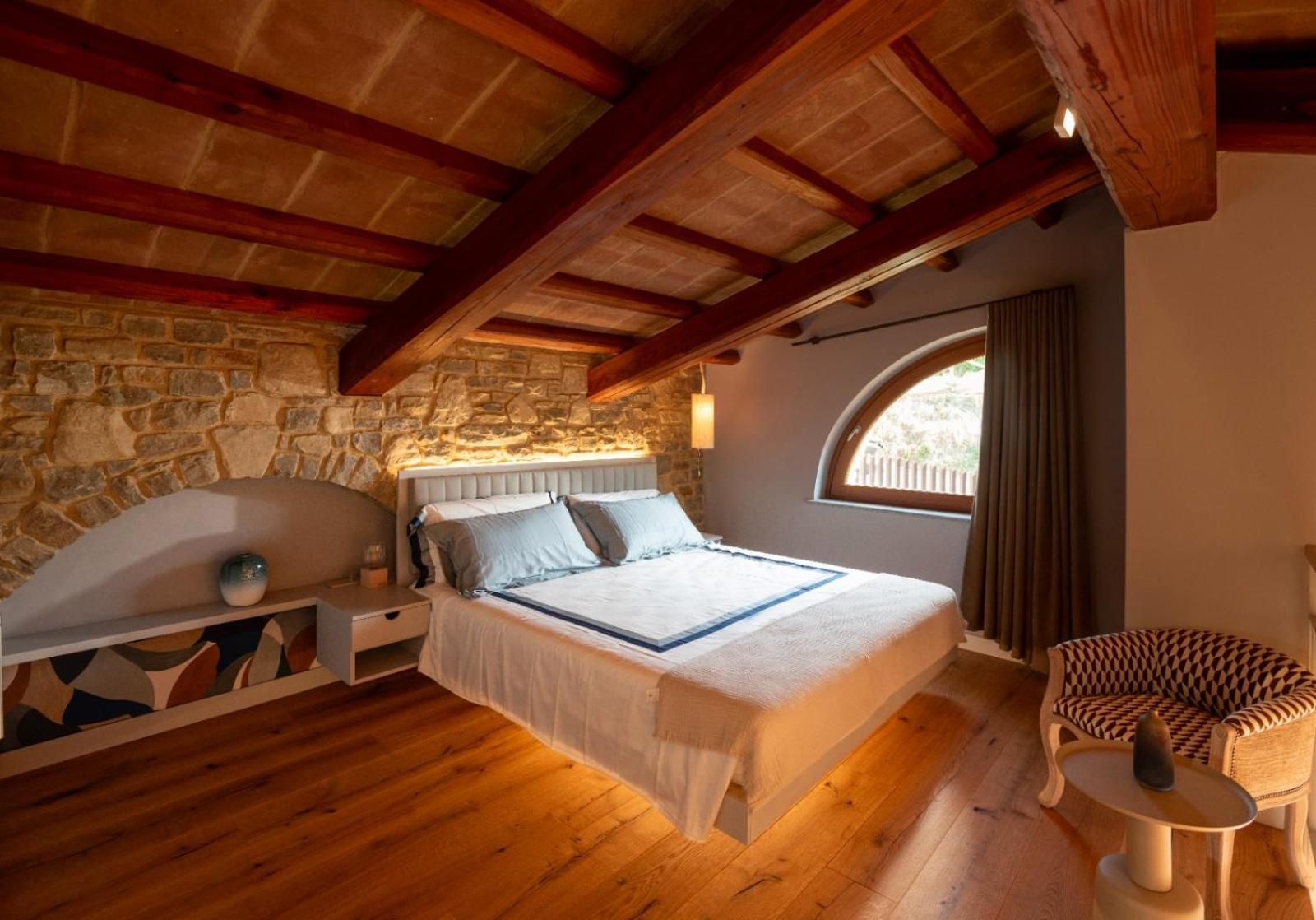 Domus in Cauda - Pool Langhe View - Free Parking & Wi-Fi view 2