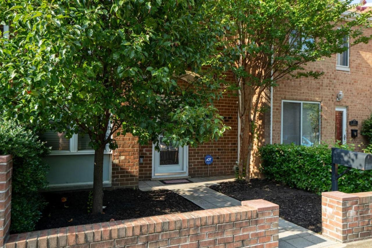 Parkside Alexandria Townhome - 3br free parking view 4
