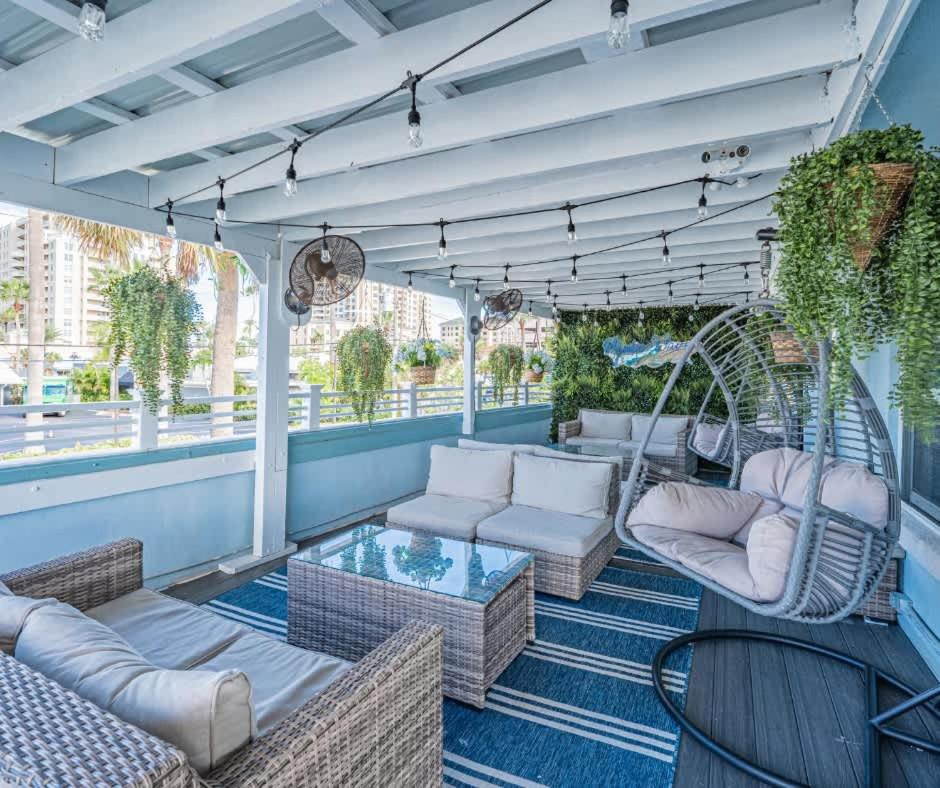 Hotel Beachy Suite 8 - Image 1