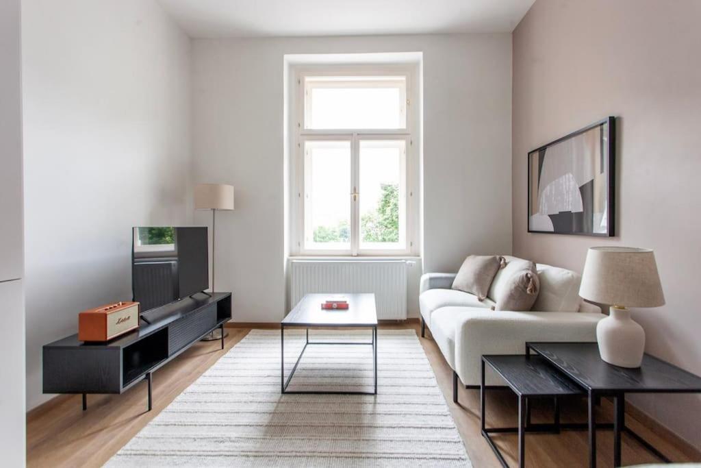 Blueground - Vrsovice, furnished
