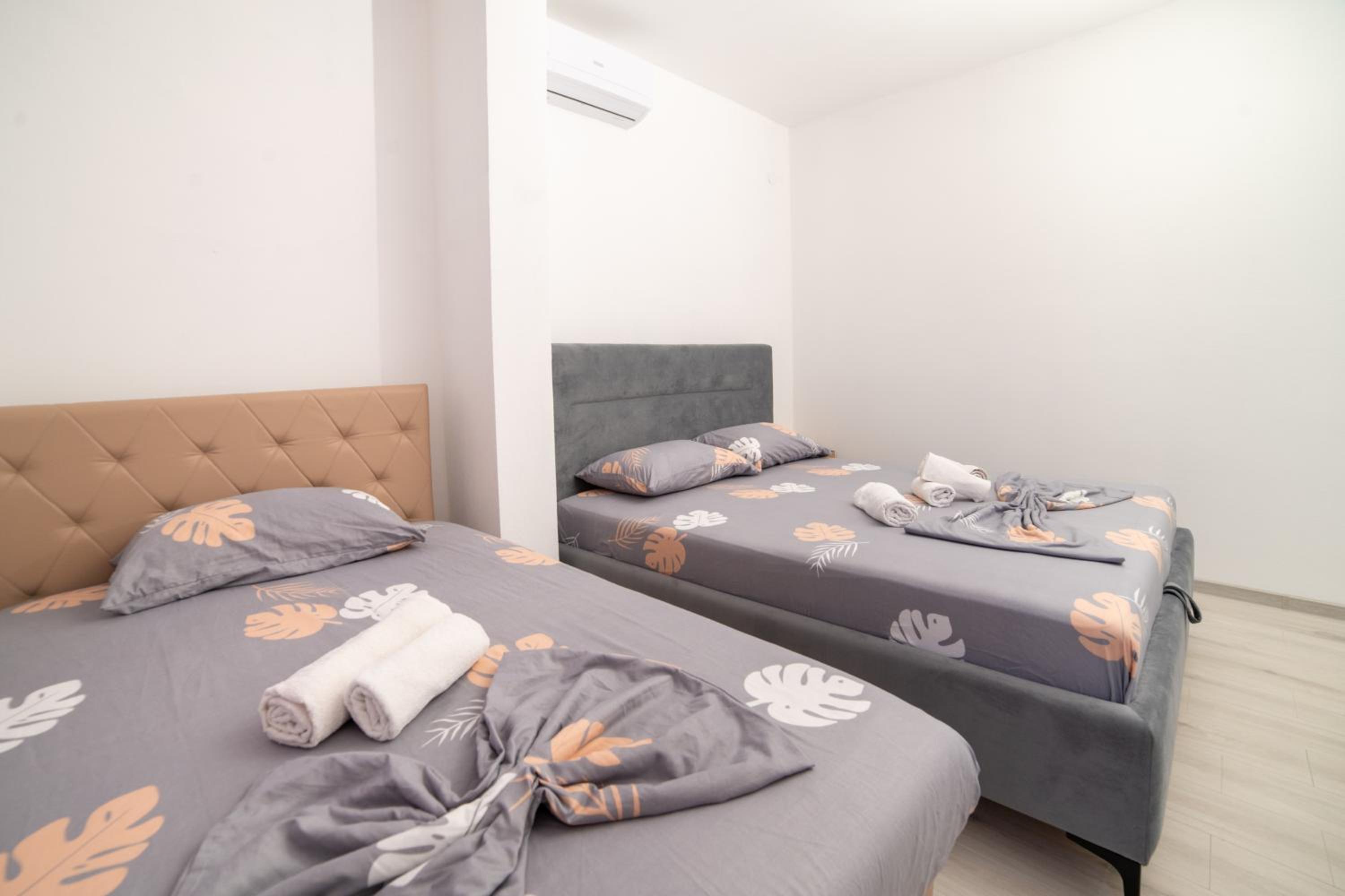 Rine Apartments