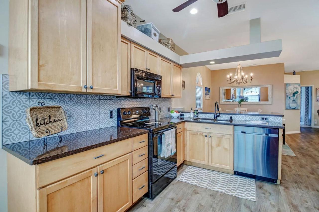 5 Star Florida living. Stylish and tranquil pool home view 5