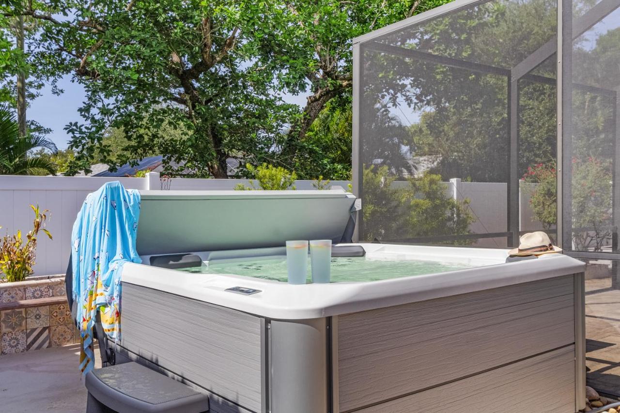 Ocean Blue Luxurious 4BR home with heated pool