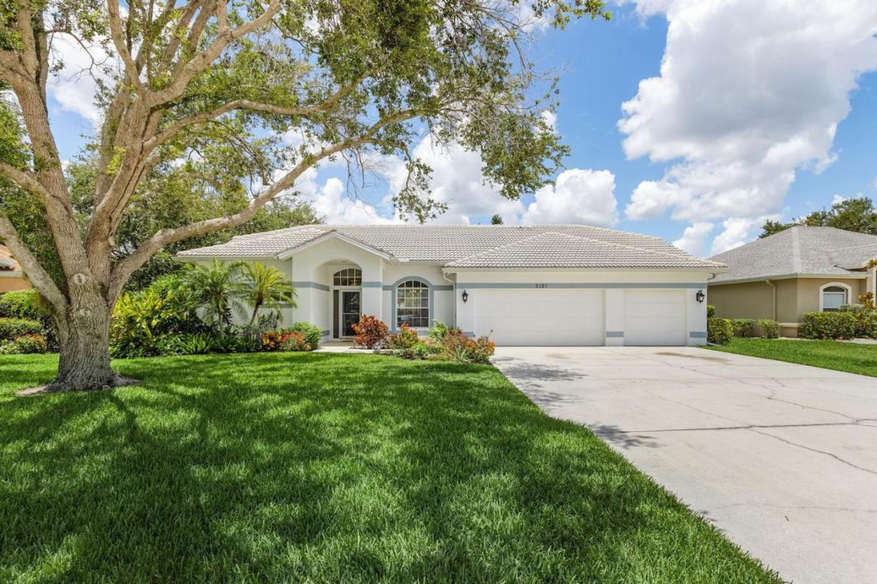 Villa Tropicana Luxury pool home. Gated community view 5