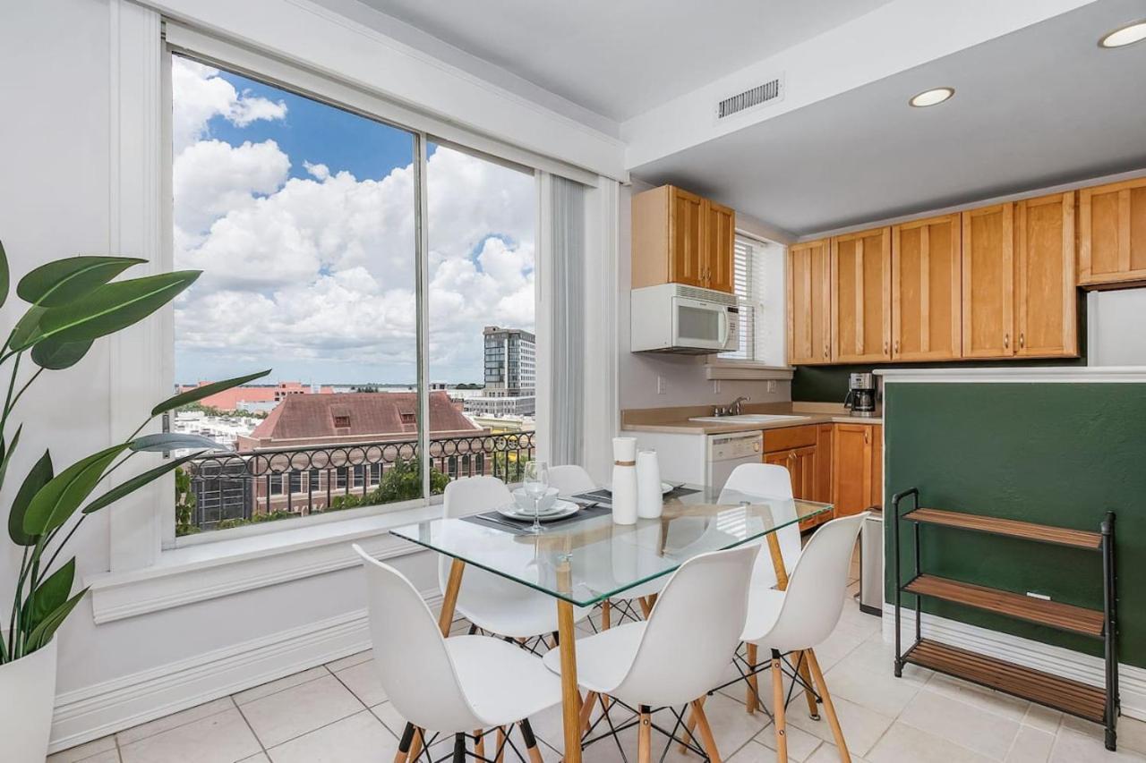 Casa Historia Sleek 2B apt UNIQUE spot downtown view 5