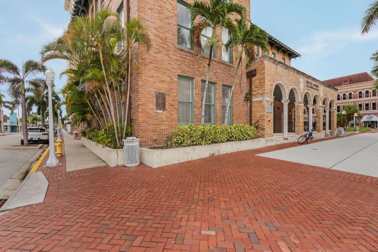 Casa Palma Historic apt in the BEST spot downtown view 4