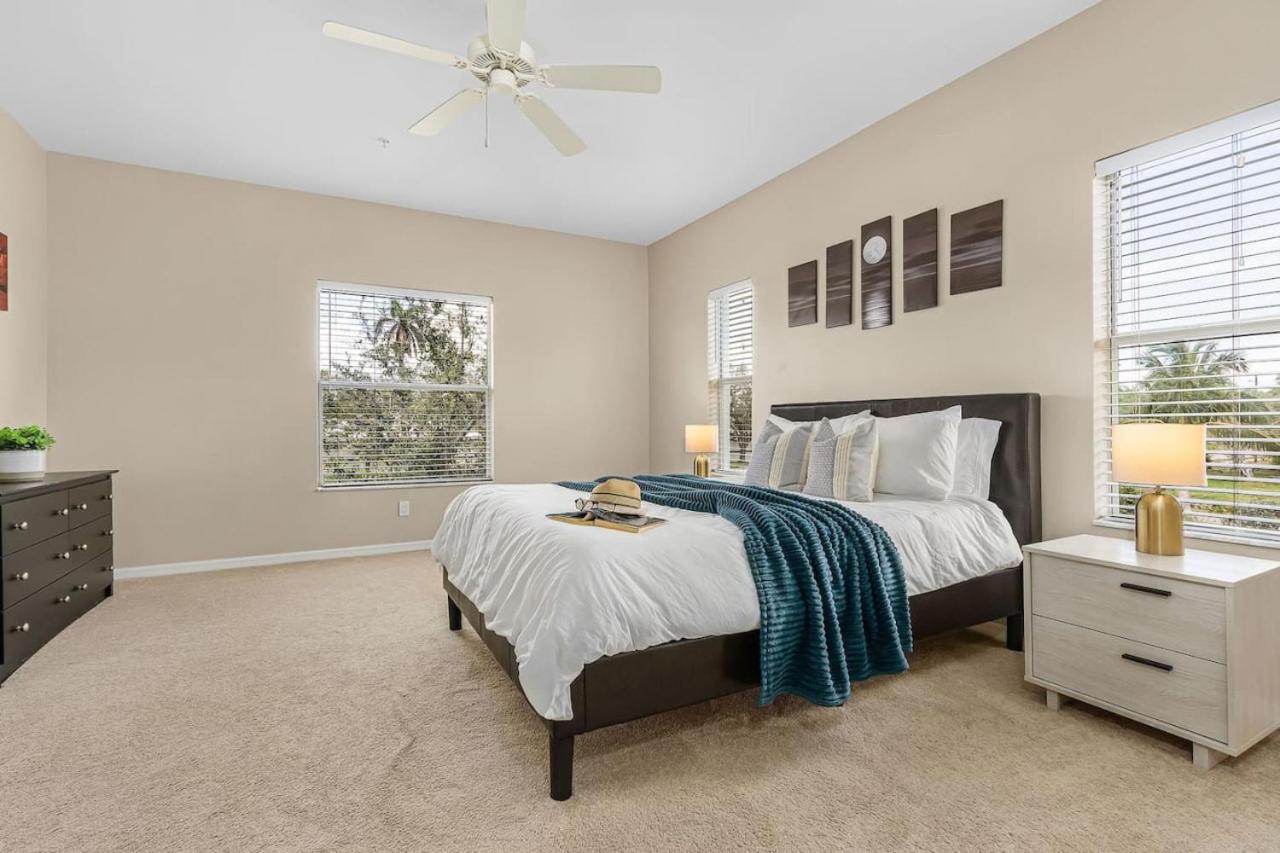 Gorgeous Townhome Close to the beaches view 4