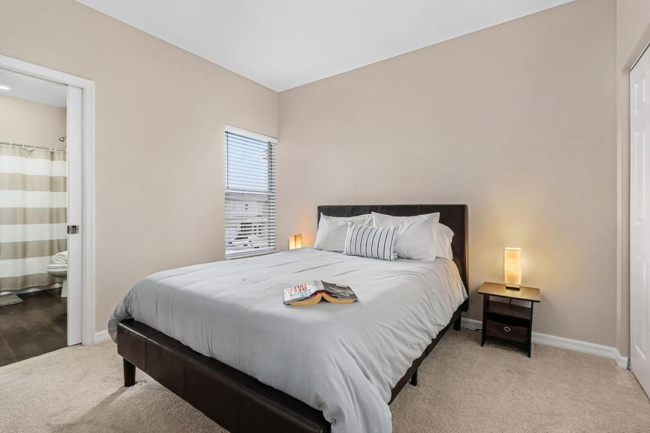 Gorgeous Townhome Close to the beaches view 5