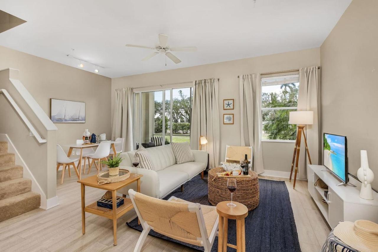 Modern Townhouse close to beaches view 3