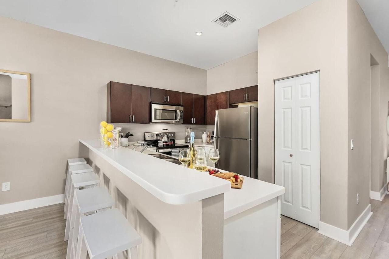 Modern Townhouse close to beaches view 5