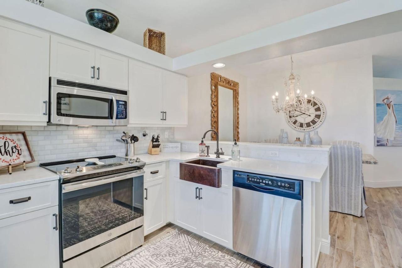 Sunshine days Stunning pool home. Gated community view 5