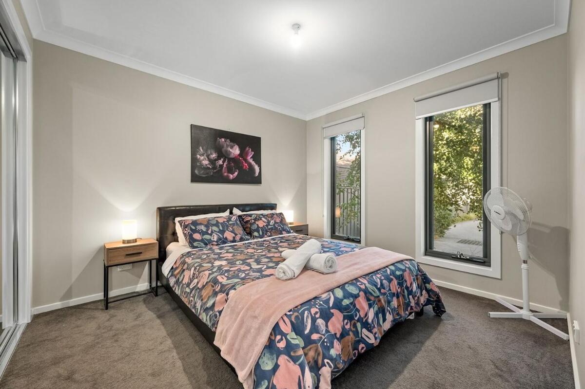 Sovereign Hill Close -private, peaceful, modern
