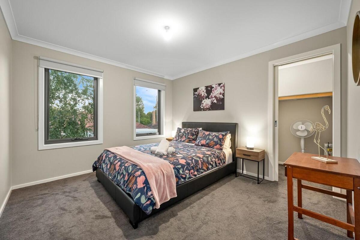 Sovereign Hill Close -private, peaceful, modern