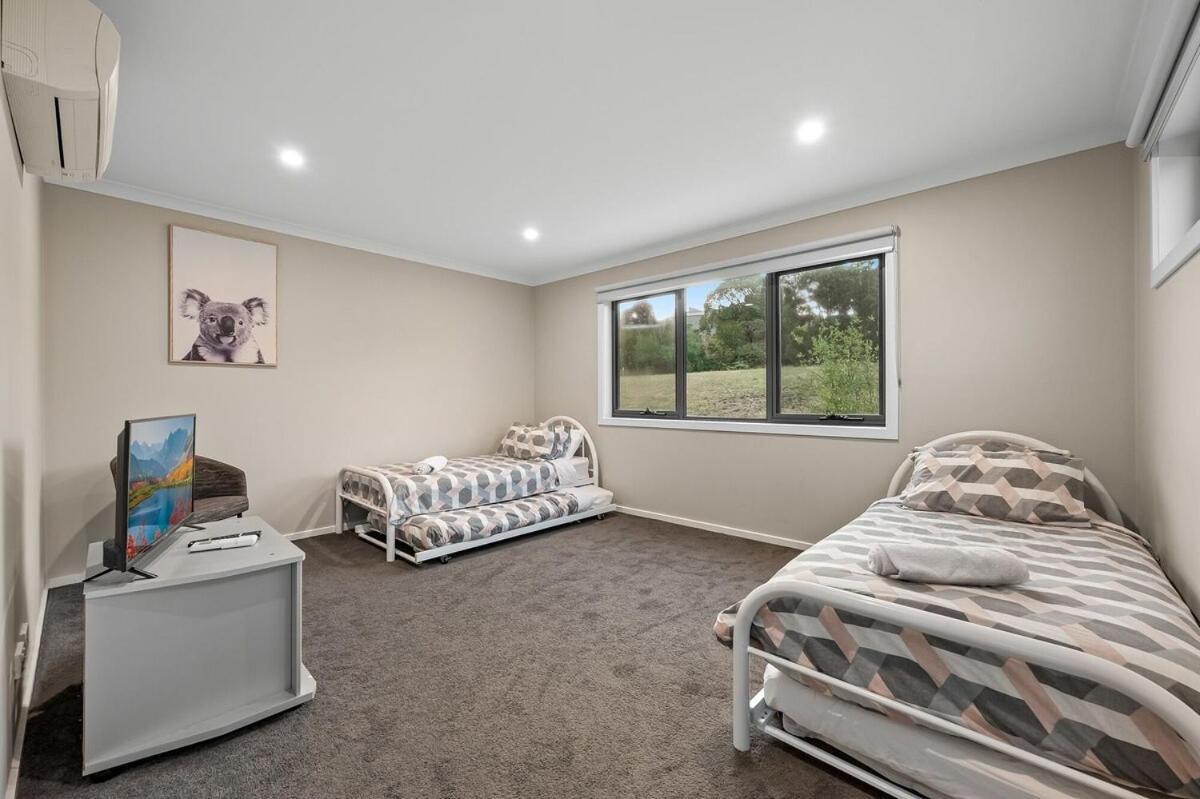 Sovereign Hill Close -private, peaceful, modern