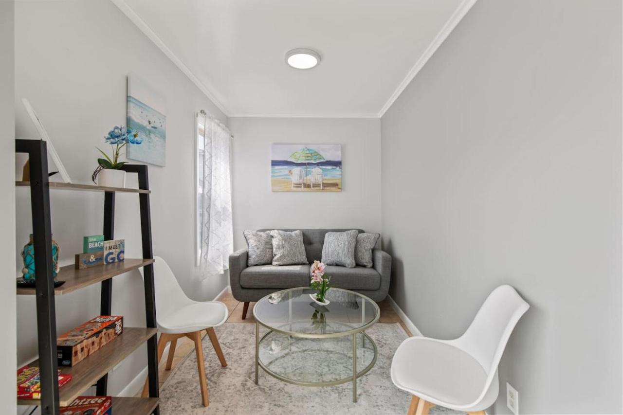 Spacious Family Suite Steps to the Beach (444) view 3