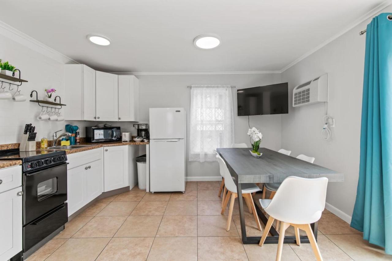 Spacious Family Suite Steps to the Beach (444) view 4