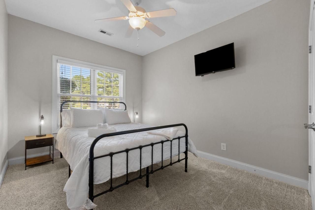 Luxurious Pine Manor Golf Front Estate view 4